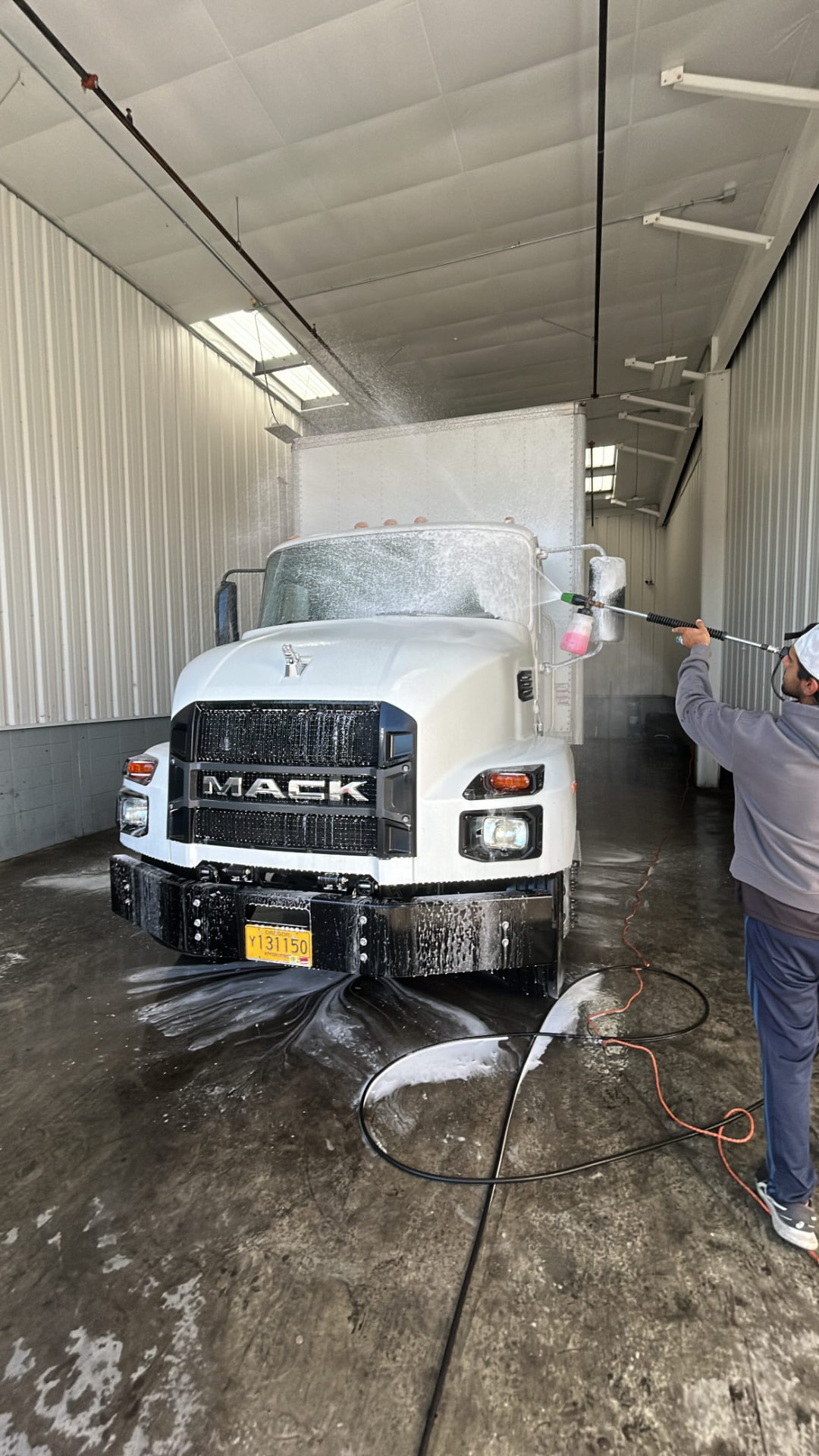 Mack box truck foam wash