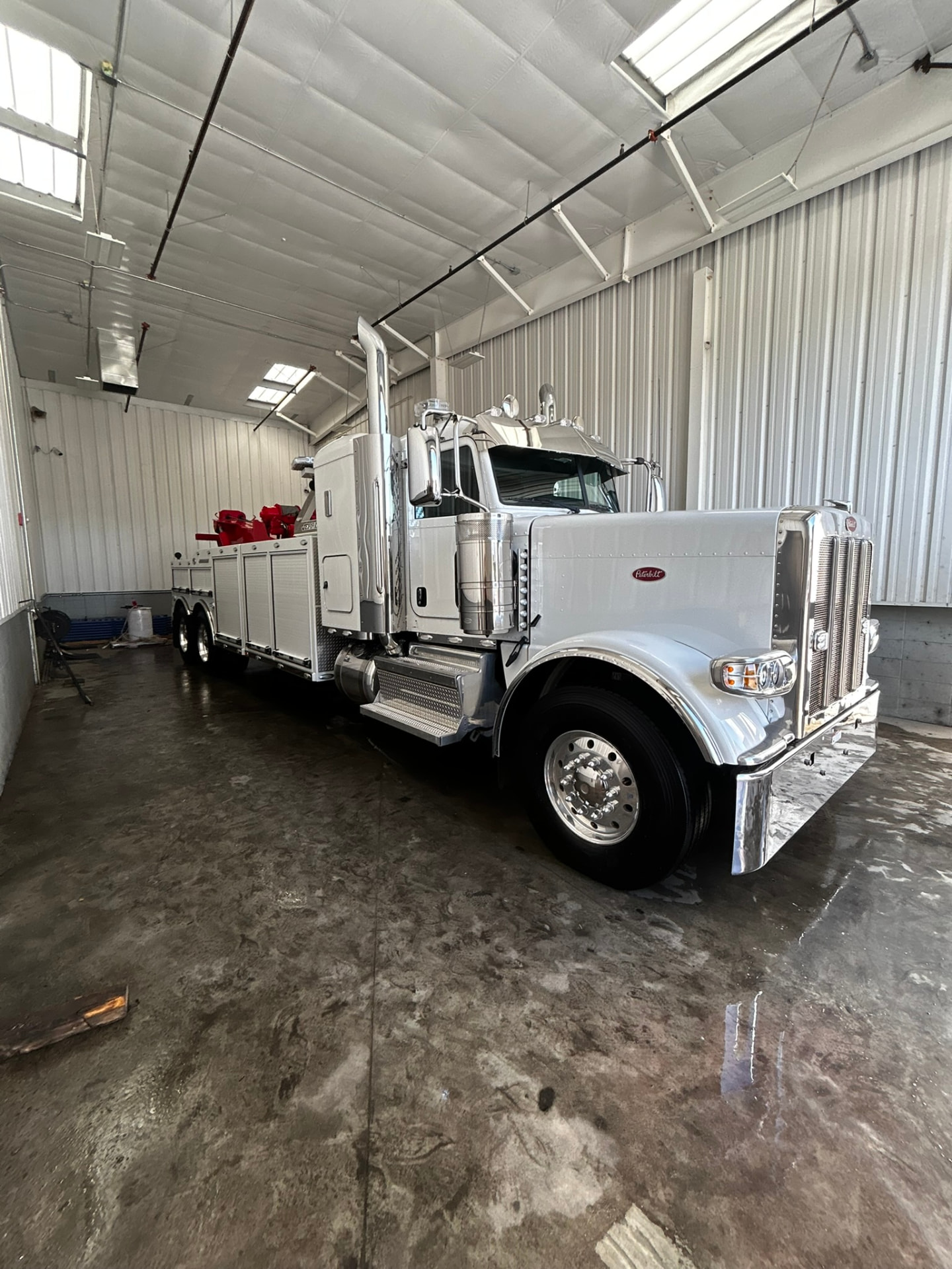 White Peterbilt 389 service truck