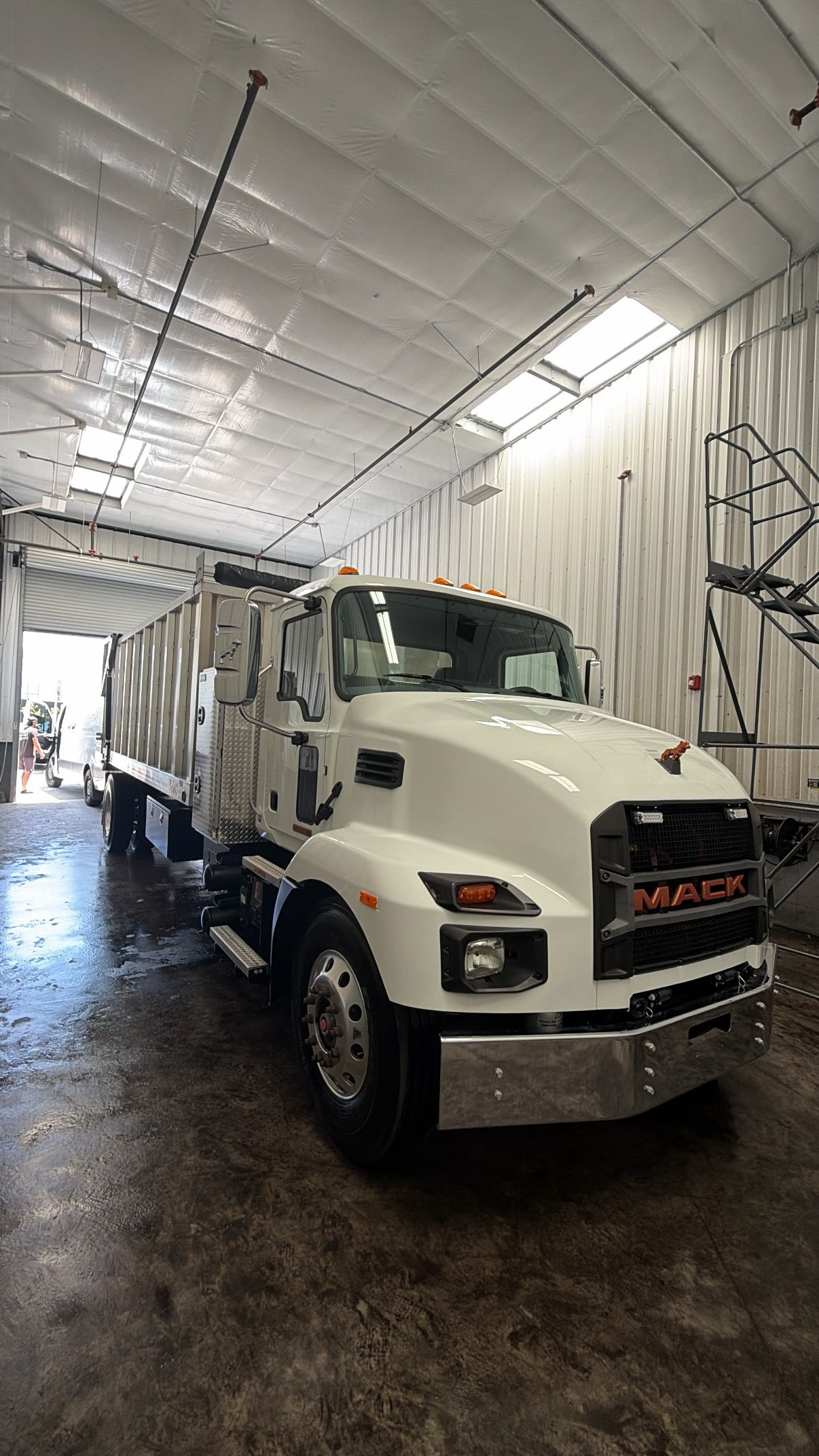 Mack service truck, indoor bay