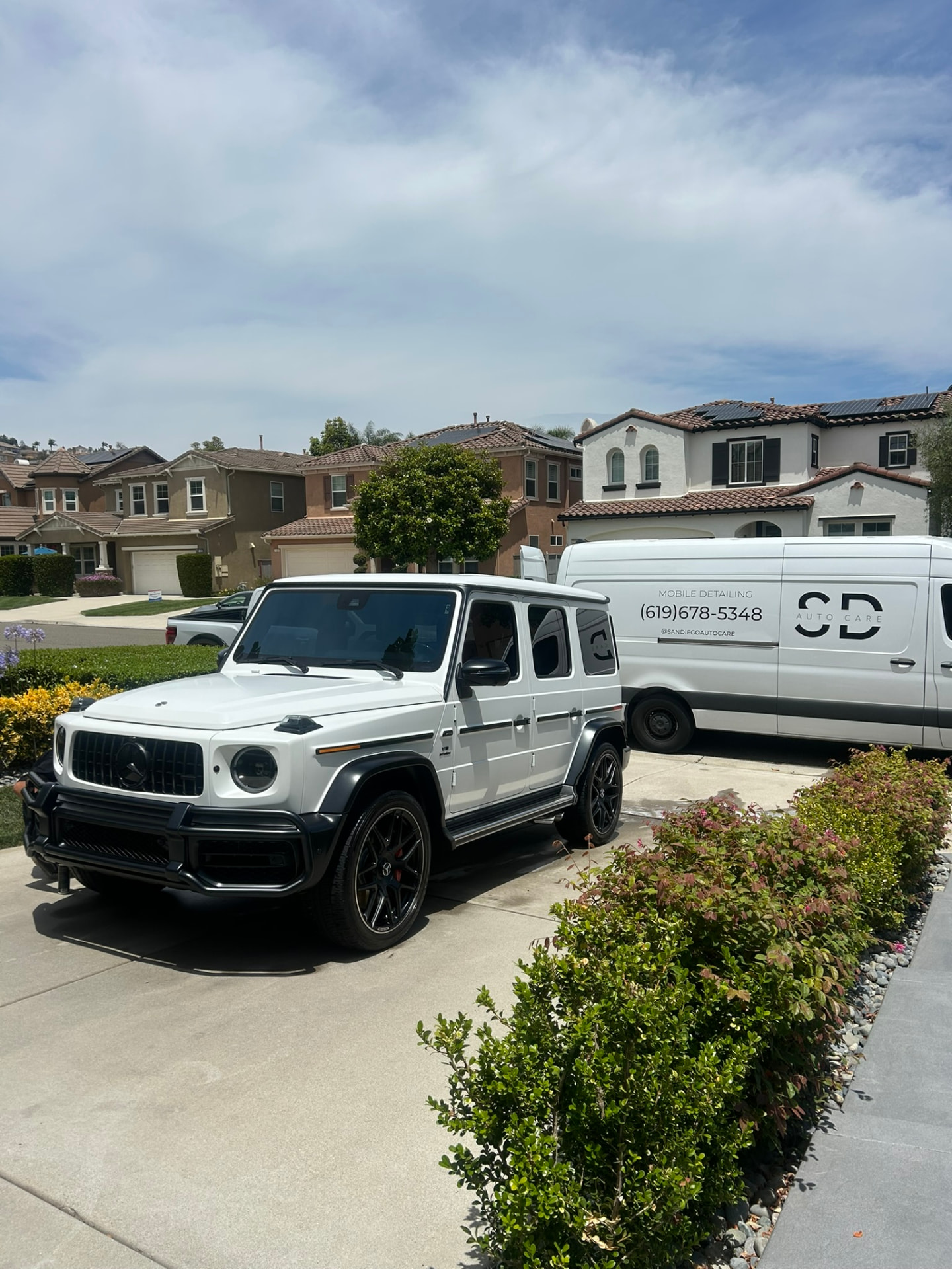 White Mercedes-AMG G 63