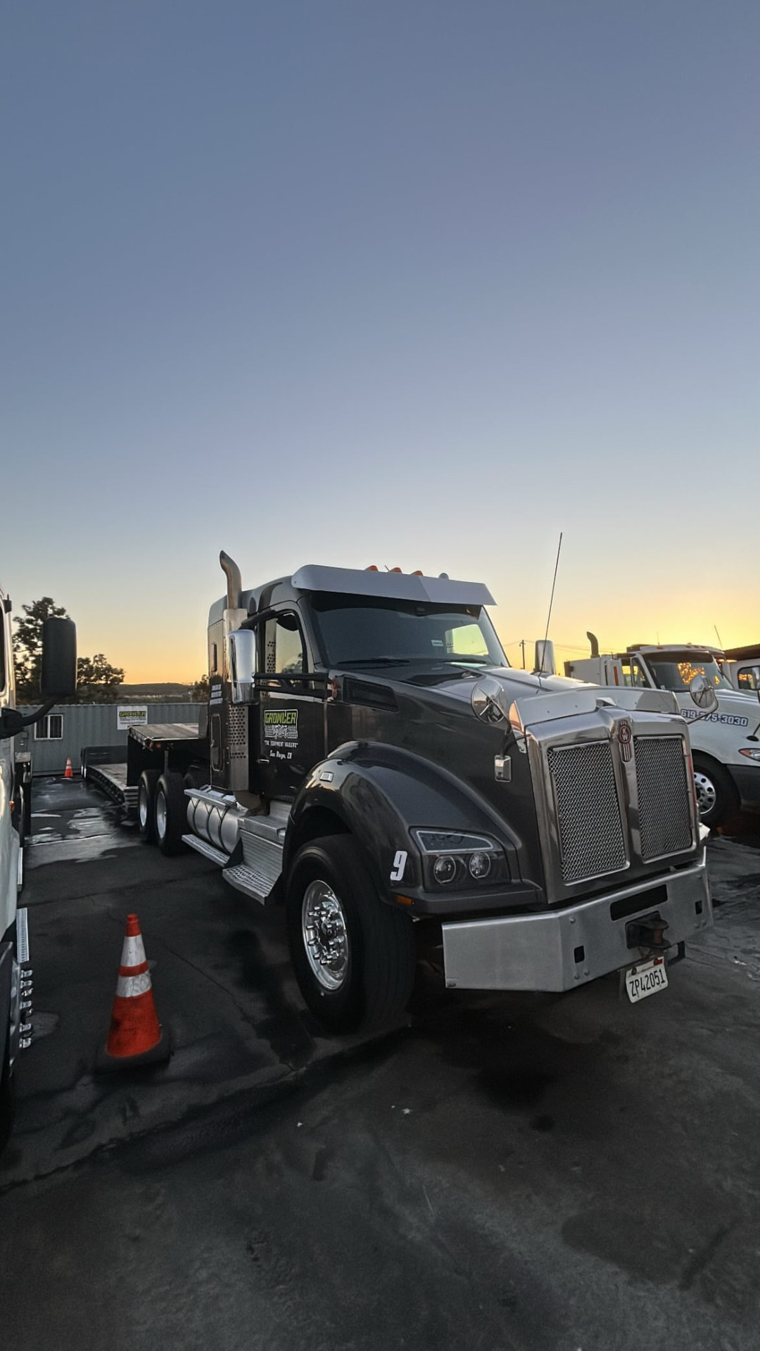 Kenworth T880 with a lowboy trailer washed on location at sunset